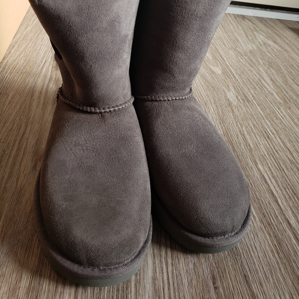NIB UGG BAILEY BUTTON II BOOT - Picture 4 of 6